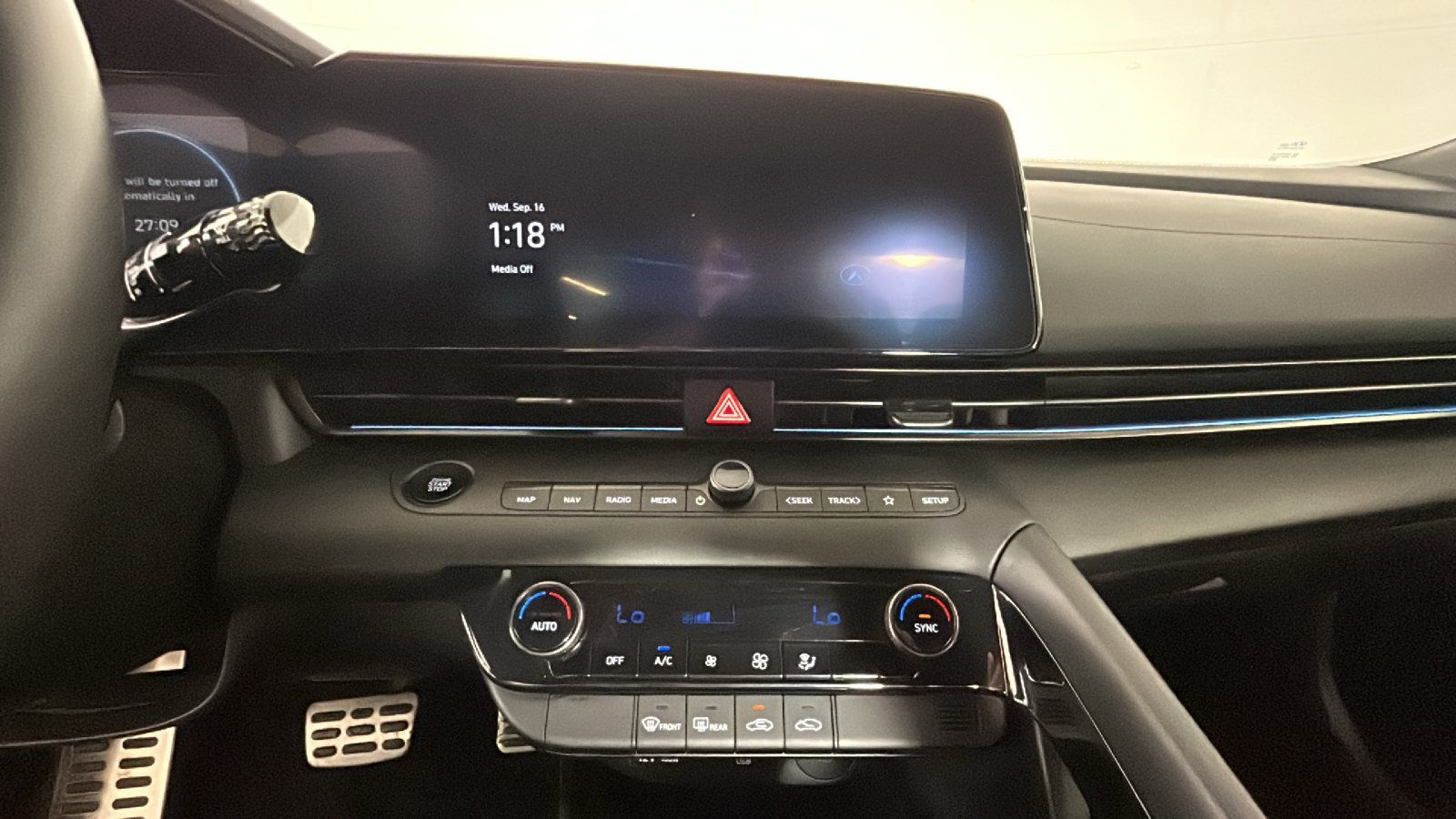 Used 2025 Hyundai Elantra SEL FWD image 27