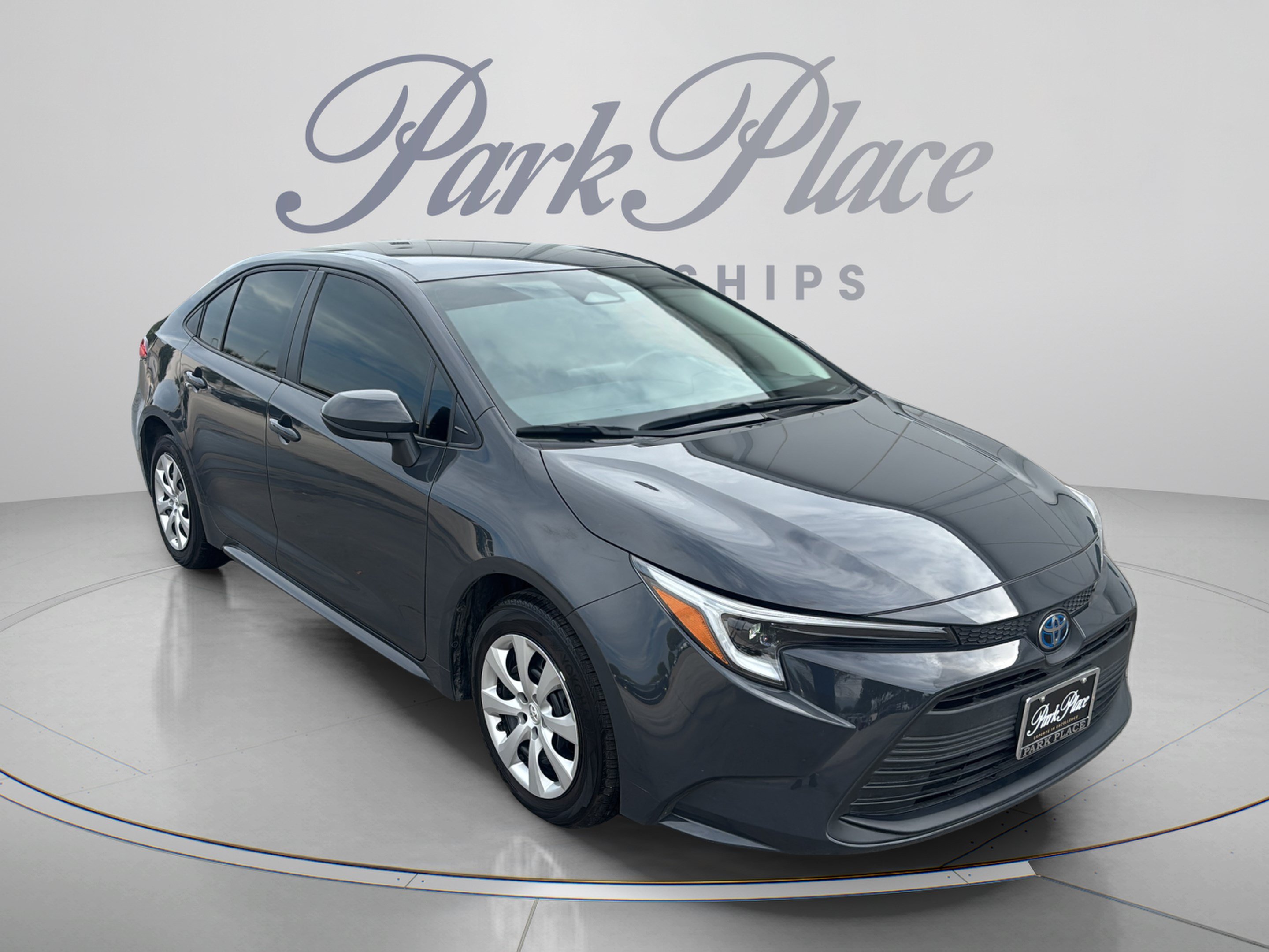 Used 2025 Toyota Corolla LE FWD image 8