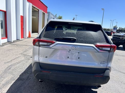 Used 2025 Toyota RAV4 XLE AWD/4WD image 4