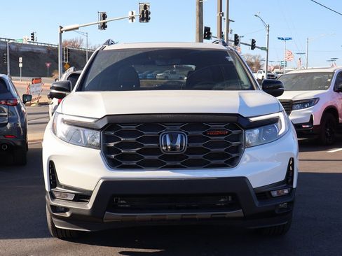 Used 2023 Honda Passport TrailSport image 2