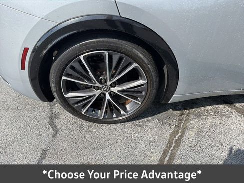 Used 2023 Toyota Prius XLE image 12