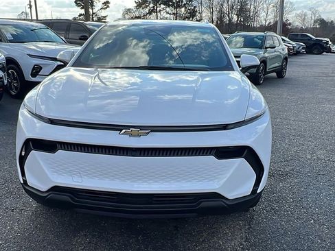 New 2026 Chevrolet Equinox EV LT image 2