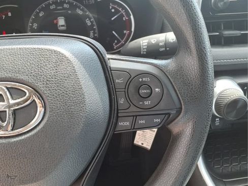Used 2023 Toyota RAV4 LE AWD/4WD image 17