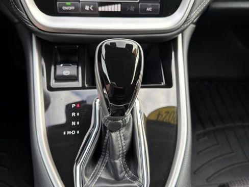 Used 2024 Subaru Outback Premium image 13