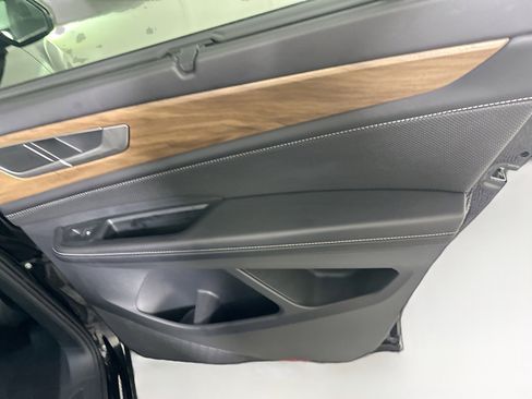 Used 2024 Volkswagen Atlas SE image 32