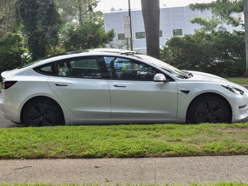 Used 2023 Tesla Model 3 Standard Range RWD image 10