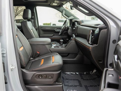 Used 2024 GMC Sierra 1500 AT4 w/ Technology Package image 10