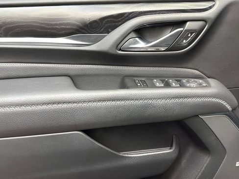 Used 2021 GMC Yukon Denali w/ Denali Premium Package image 12