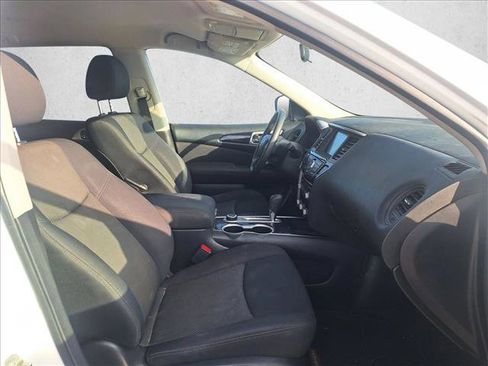 Used 2017 Nissan Pathfinder S image 18