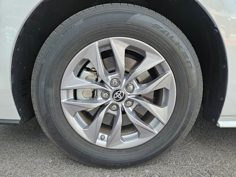 Used 2022 Toyota Sienna XLE FWD image 22