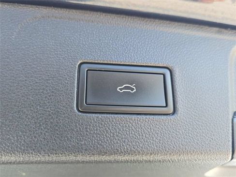 Used 2023 Volkswagen Atlas SE FWD image 28