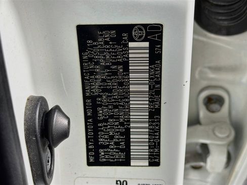 Used 2018 Toyota Corolla LE FWD image 12