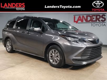 Used 2023 Toyota Sienna LE w/ LE Plus Package