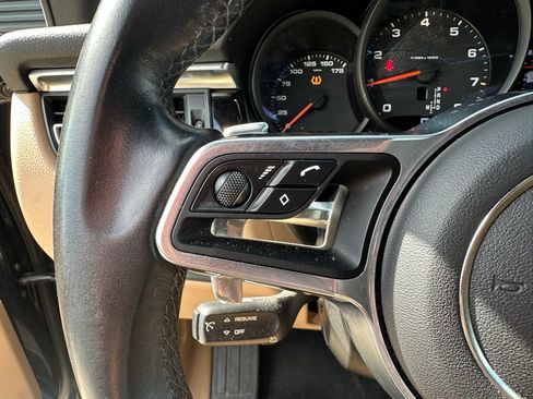 Certified 2020 Porsche Macan AWD/4WD image 18