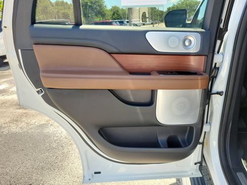 Certified 2024 Lincoln Navigator Reserve AWD/4WD image 10