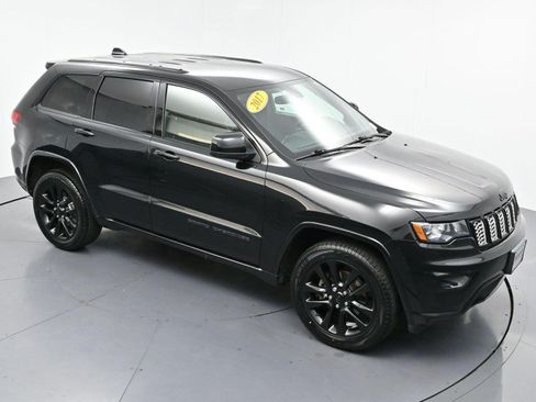 Used 2017 Jeep Grand Cherokee Altitude AWD/4WD image 39