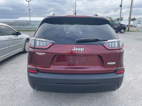 Used 2019 Jeep Cherokee Latitude Plus w/ Cold Weather Group FWD image 6