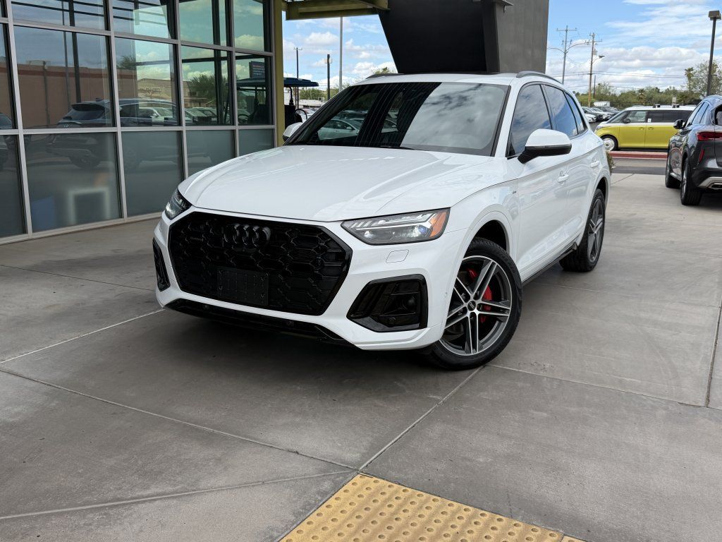 Used 2024 Audi Q5 e Prestige w/ Prestige Package AWD/4WD image 2