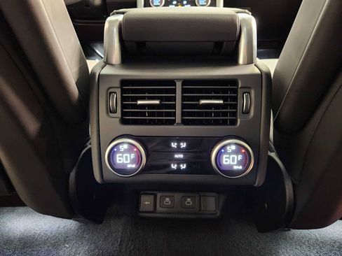 Used 2026 Land Rover Discovery Limited Edition AWD/4WD image 29