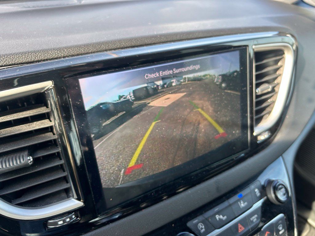 Used 2025 Chrysler Pacifica Select FWD image 17
