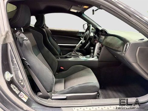 Used 2017 Toyota 86 RWD image 26
