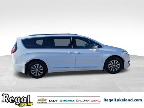 Used 2020 Chrysler Pacifica Limited w/ Advanced Safetytec Group image 3