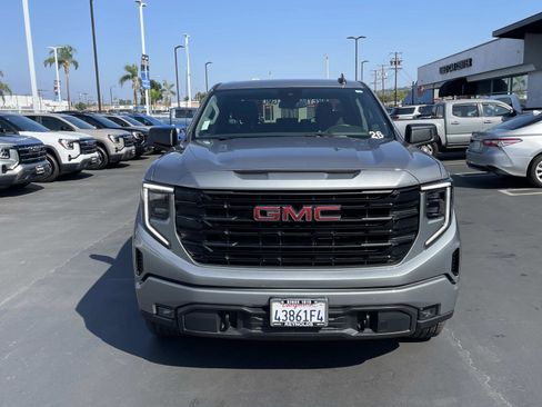 Used 2025 GMC Sierra 1500 Elevation image 2
