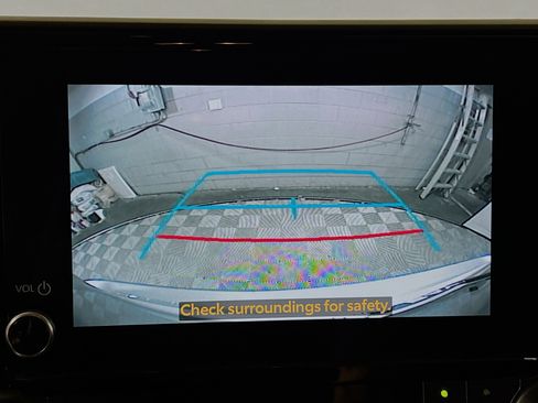 Used 2024 Toyota Highlander LE image 29