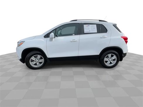 Used 2020 Chevrolet Trax LT w/ LT Convenience Package image 5