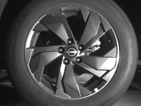 Used 2025 Nissan Rogue SV FWD image 14