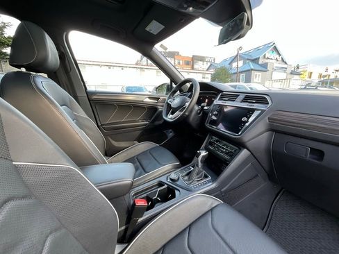 Used 2022 Volkswagen Tiguan SEL R-Line image 18