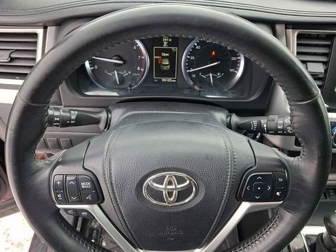 Used 2015 Toyota Highlander XLE image 22