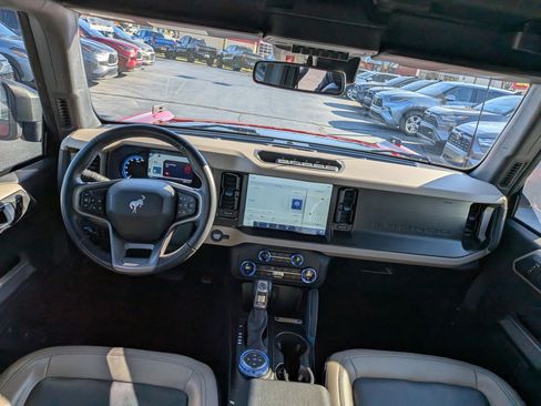 Used 2023 Ford Bronco Wildtrak image 15