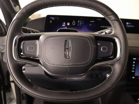 New 2025 Lincoln Navigator Reserve w/ Jet Appearance Package AWD/4WD image 3