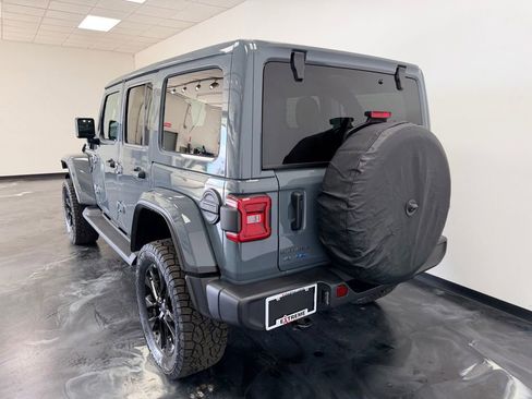 Used 2025 Jeep Wrangler Unlimited Sahara AWD/4WD image 20