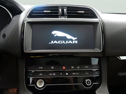 Used 2020 Jaguar F-PACE Prestige AWD/4WD image 24