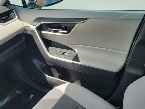 Certified 2020 Toyota RAV4 XLE FWD image 21