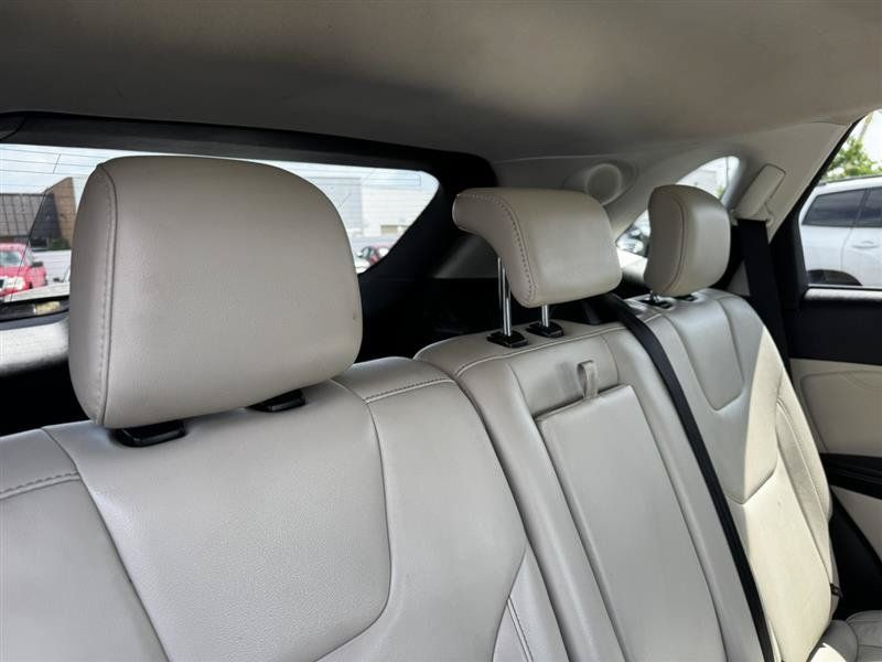 Used 2019 Ford Edge Titanium FWD image 14