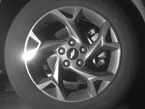 Used 2025 Chevrolet Trax LT FWD image 16