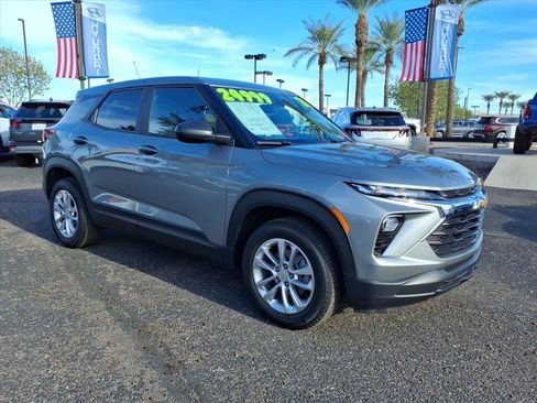 Used 2024 Chevrolet TrailBlazer LS w/ LS Convenience Package image 3