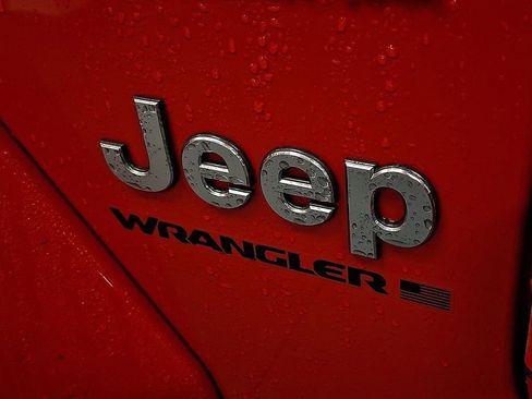 Used 2024 Jeep Wrangler Sahara image 28