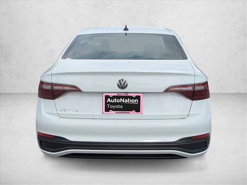 Used 2024 Volkswagen Jetta Sport image 6