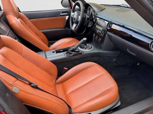 Used 2008 MAZDA MX-5 Miata Grand Touring w/ Premium Pkg RWD image 16