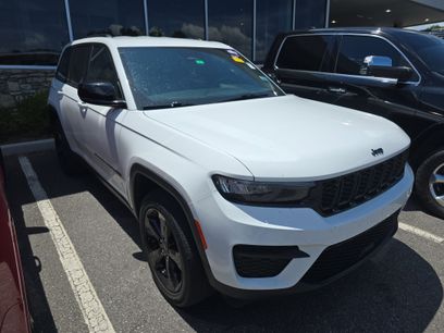 Used 2023 Jeep Grand Cherokee Altitude
