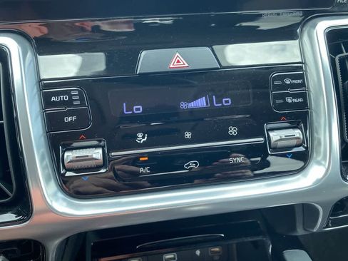 Used 2023 Kia Sorento SX image 19