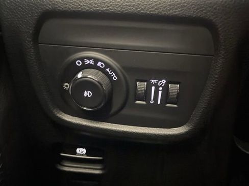 Used 2023 Jeep Grand Cherokee Limited image 42