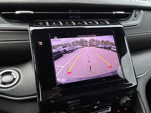 Used 2025 Jeep Grand Cherokee Laredo X w/ Luxury Tech Group I image 21