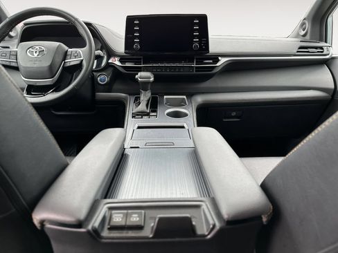 Used 2023 Toyota Sienna XLE Woodland Edition AWD/4WD image 10