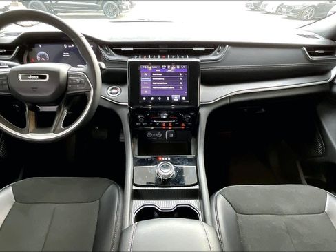 Used 2025 Jeep Grand Cherokee L Altitude image 14