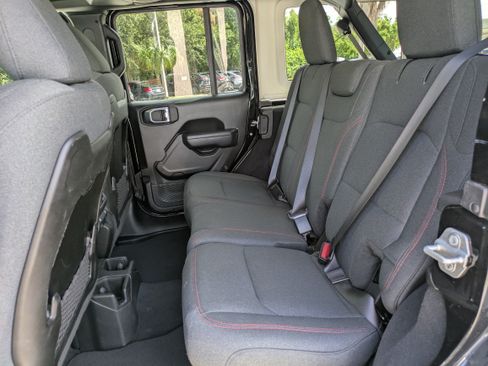 Used 2025 Jeep Wrangler Unlimited Rubicon w/ Convenience Group AWD/4WD image 13